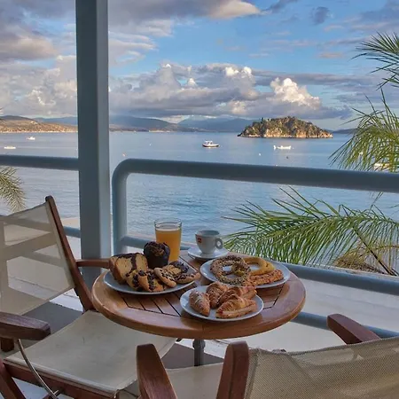 Villa Emma Right On The Beach In Tolo Апартаменты